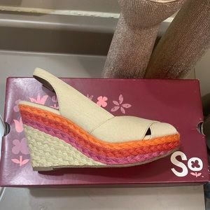 🔥2/$20🔥 Multicolored wedges Sz 10